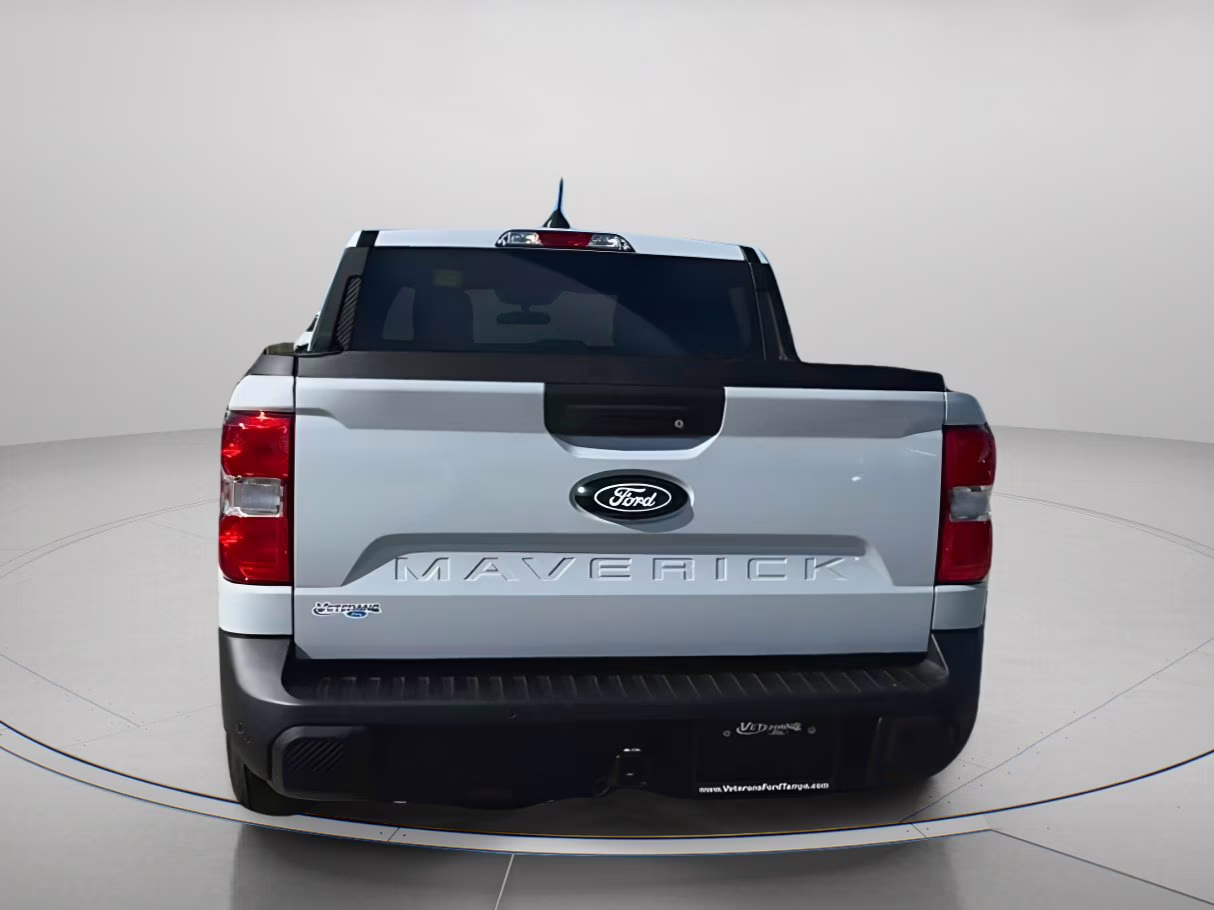 2025 Space White Metallic Ford Maverick XLT Crew Cab Pickup AWD Truck