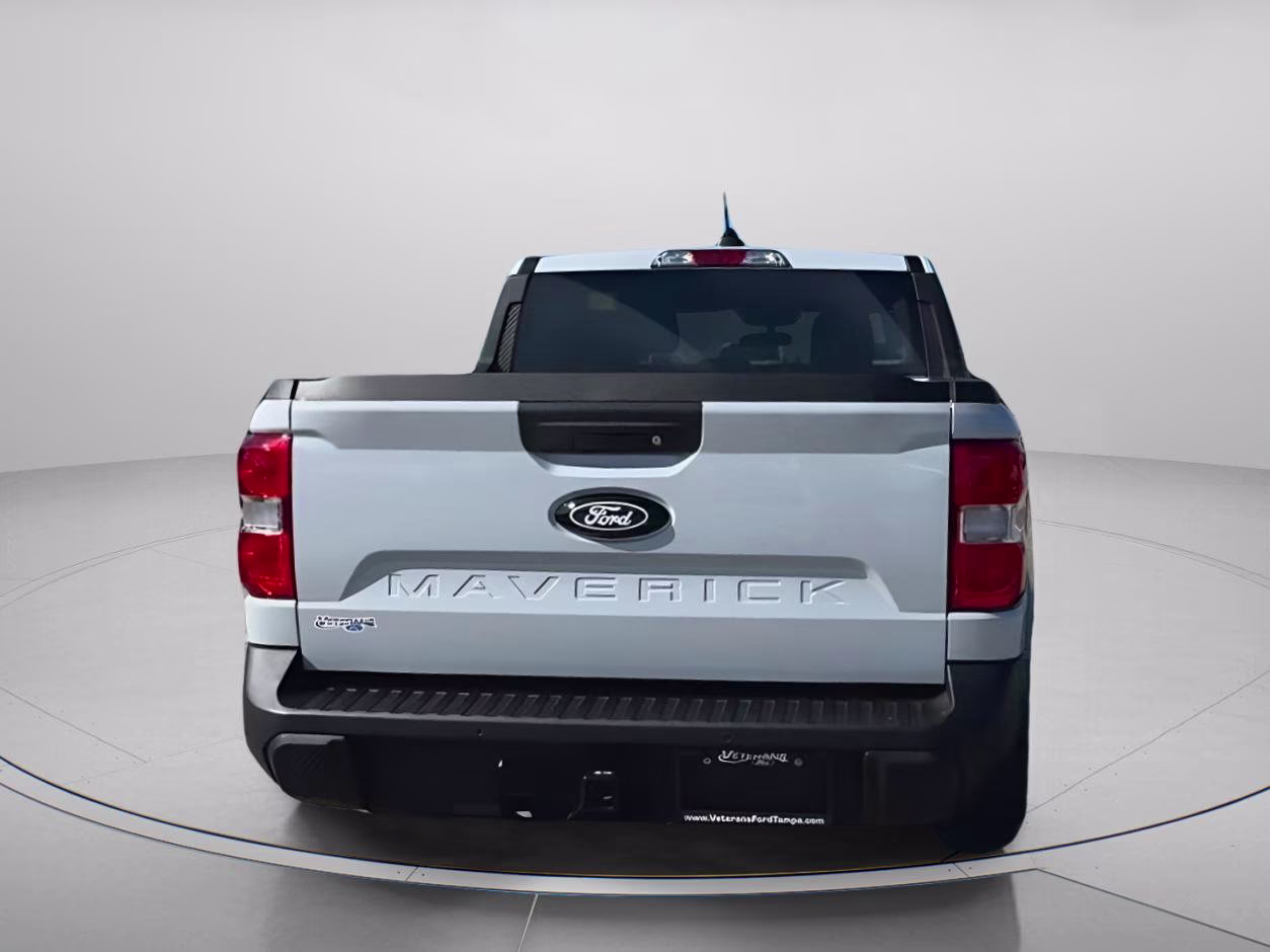 2025 Space White Metallic Ford Maverick XLT Crew Cab Pickup AWD Truck