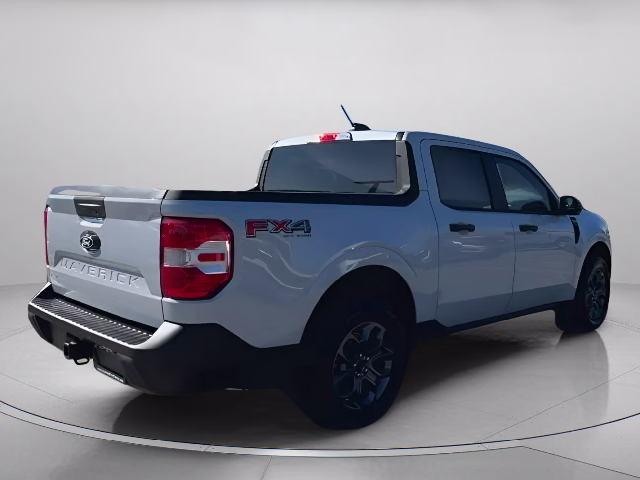 2025 Space White Metallic Ford Maverick XLT Crew Cab Pickup AWD Truck