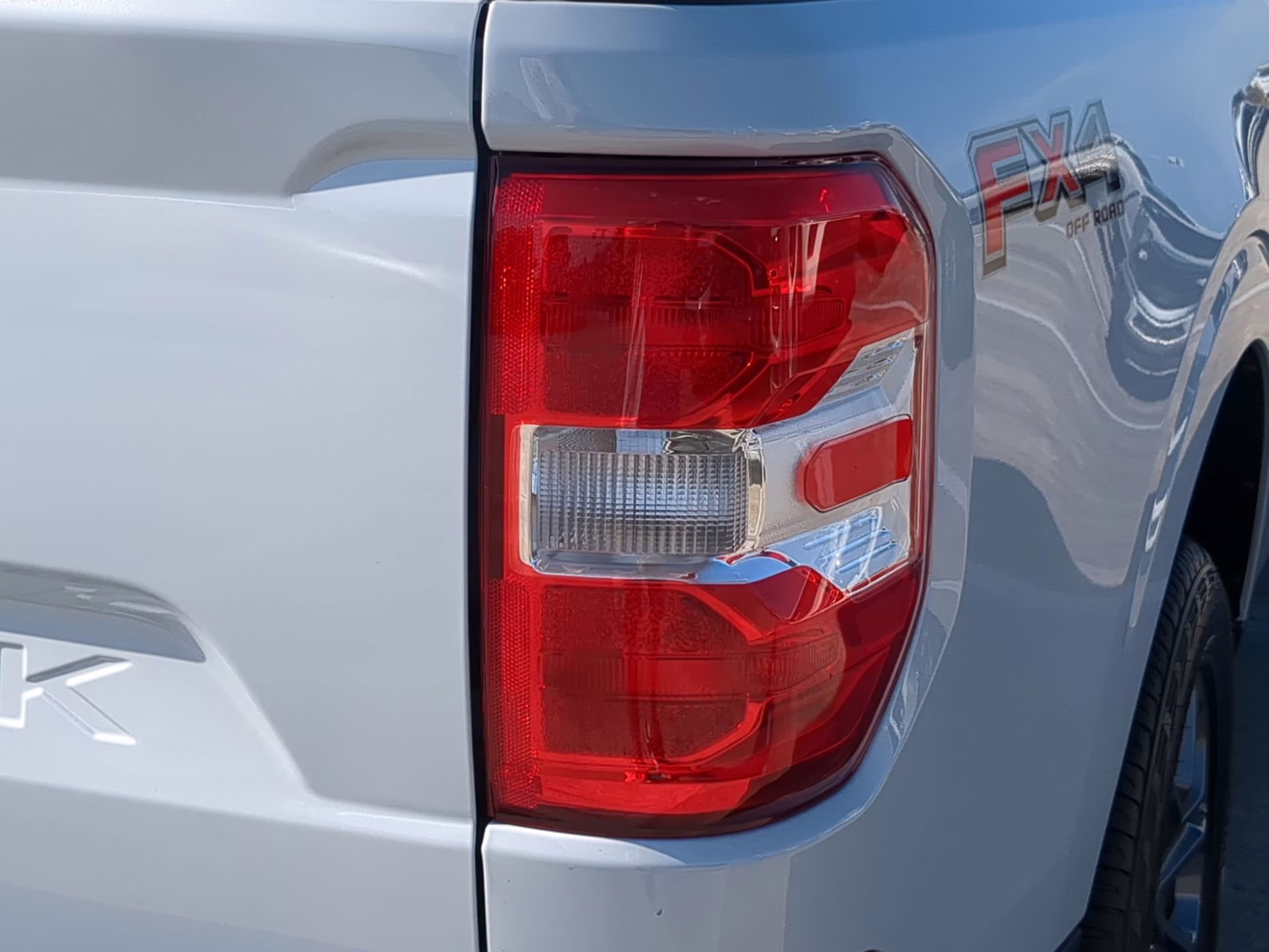 2025 Space White Metallic Ford Maverick XLT Crew Cab Pickup AWD Truck