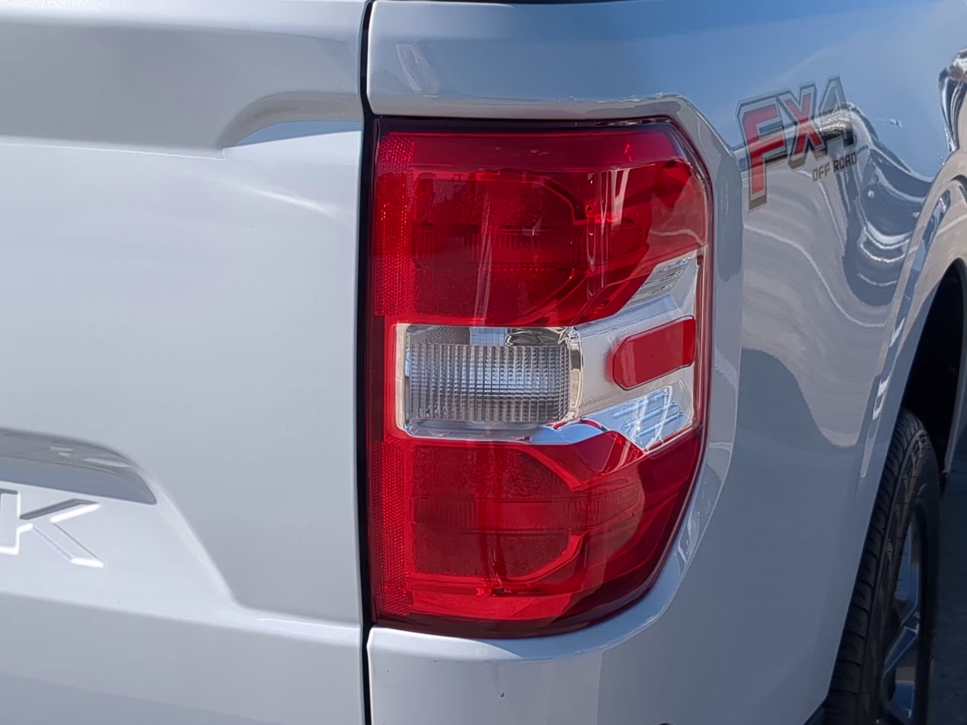 2025 Space White Metallic Ford Maverick XLT Crew Cab Pickup AWD Truck