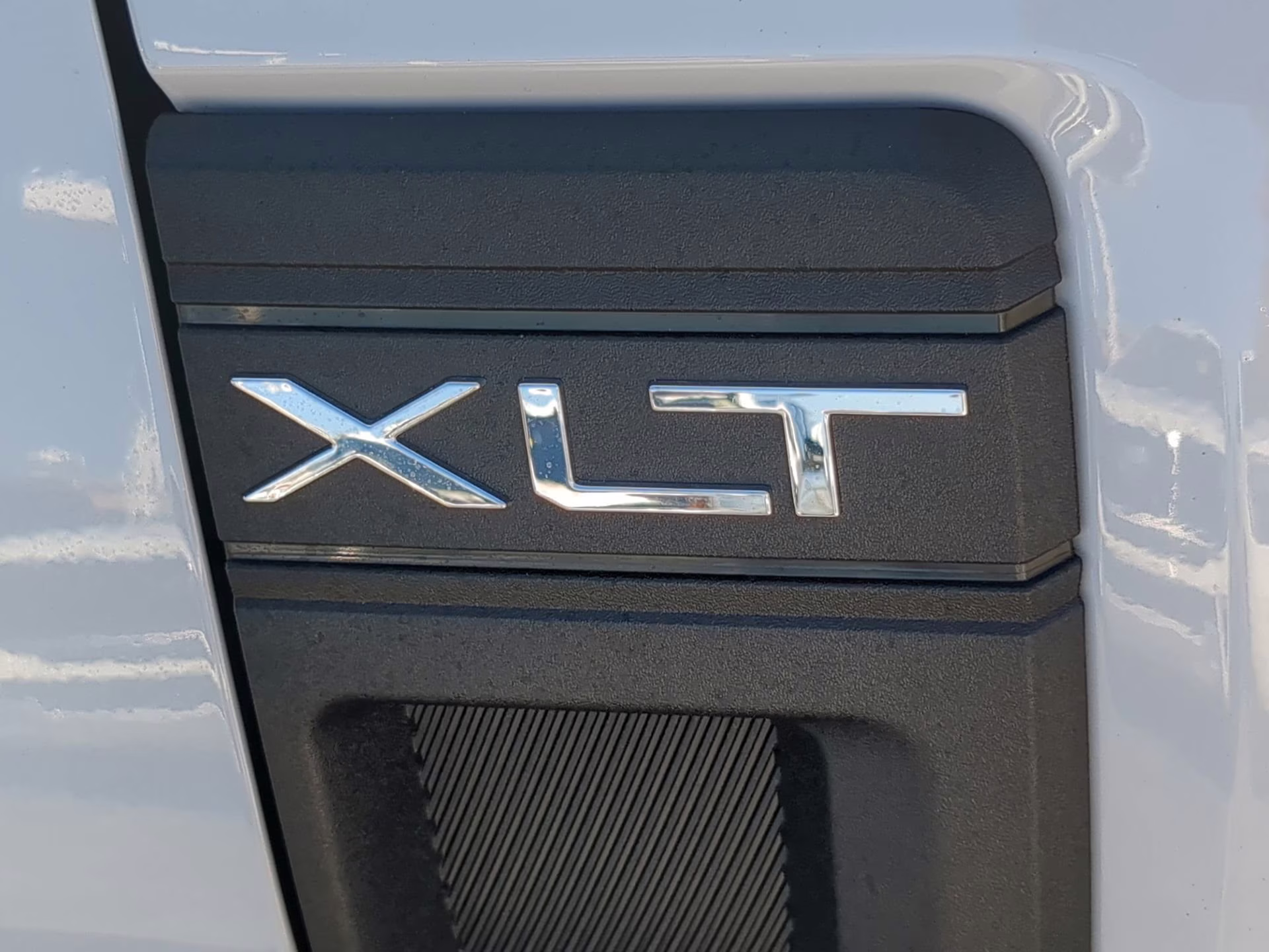 2025 Space White Metallic Ford Maverick XLT Crew Cab Pickup AWD Truck