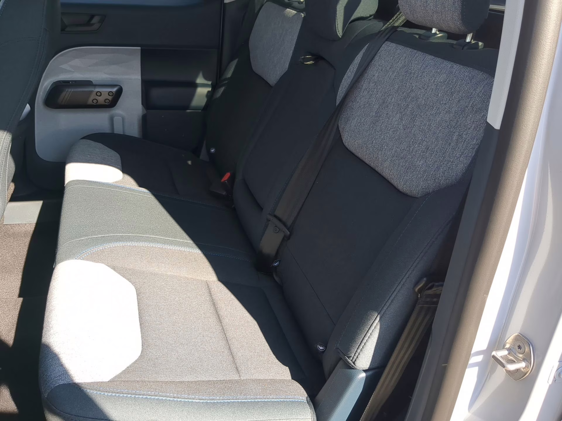 2025 Space White Metallic Ford Maverick XLT Crew Cab Pickup AWD Truck