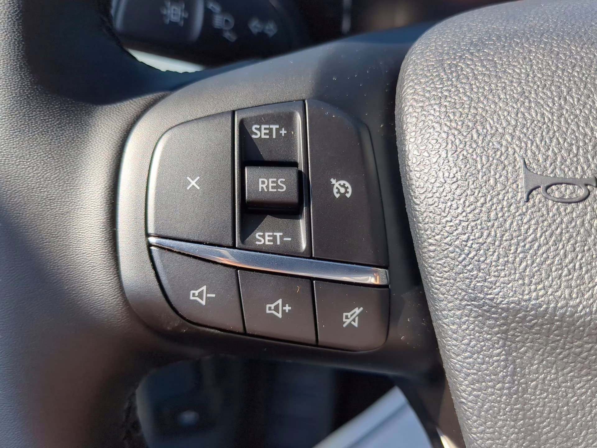 2025 Space White Metallic Ford Maverick XLT Crew Cab Pickup AWD Truck