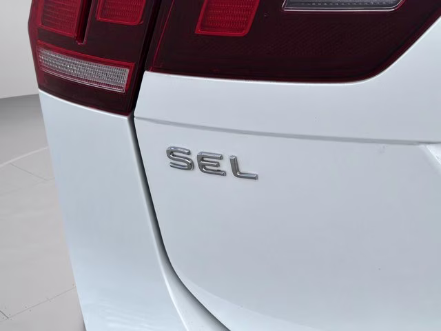 2022 White Pearl Volkswagen Tiguan 2.0T SEL R-Line AWD SUV