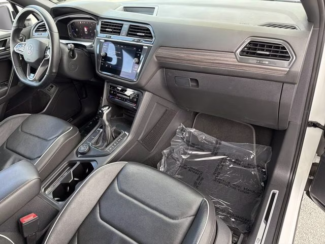 2022 White Pearl Volkswagen Tiguan 2.0T SEL R-Line AWD SUV