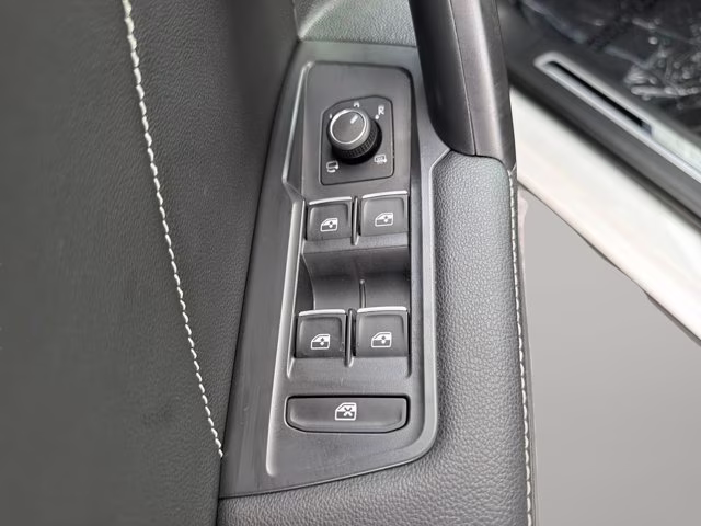 2022 White Pearl Volkswagen Tiguan 2.0T SEL R-Line AWD SUV