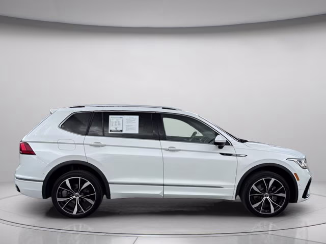 2022 White Pearl Volkswagen Tiguan 2.0T SEL R-Line AWD SUV