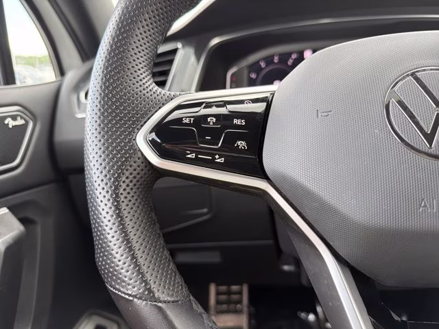 2022 White Pearl Volkswagen Tiguan 2.0T SEL R-Line AWD SUV
