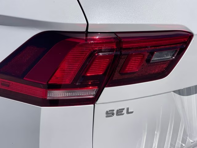 2022 White Pearl Volkswagen Tiguan 2.0T SEL R-Line AWD SUV