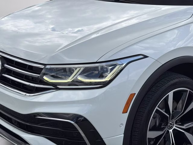 2022 White Pearl Volkswagen Tiguan 2.0T SEL R-Line AWD SUV
