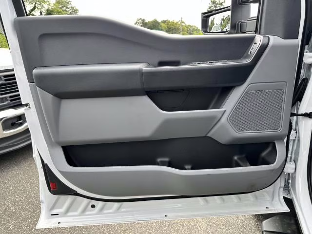 2025 Oxford White Ford Super Duty F-450 DRW XL 4WD SuperCab 192 WB 84 CA 4X4 Truck