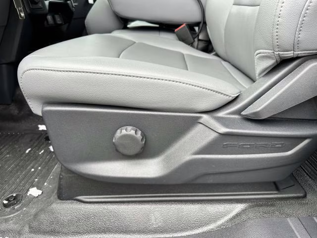 2025 Oxford White Ford Super Duty F-450 DRW XL 4WD SuperCab 192 WB 84 CA 4X4 Truck