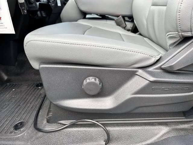 2025 Oxford White Ford Super Duty F-550 DRW XL 4WD SuperCab 168 WB 60 CA 4X4 Truck