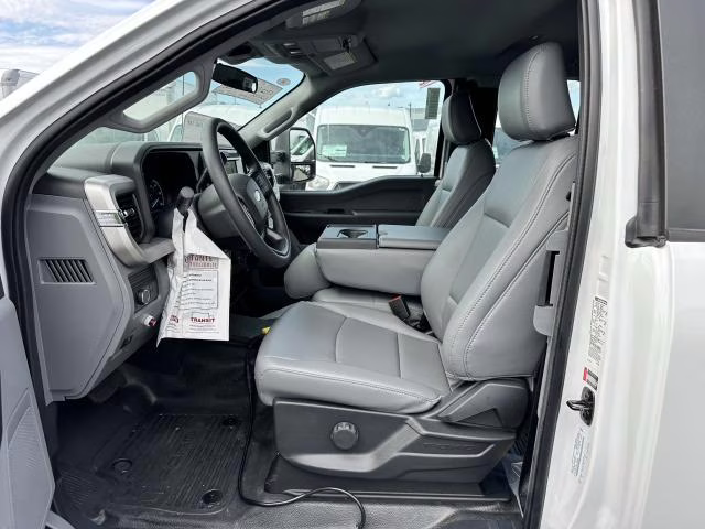 2025 Oxford White Ford Super Duty F-550 DRW XL 4WD SuperCab 168 WB 60 CA 4X4 Truck