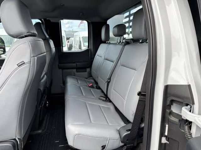 2025 Oxford White Ford Super Duty F-550 DRW XL 4WD SuperCab 168 WB 60 CA 4X4 Truck