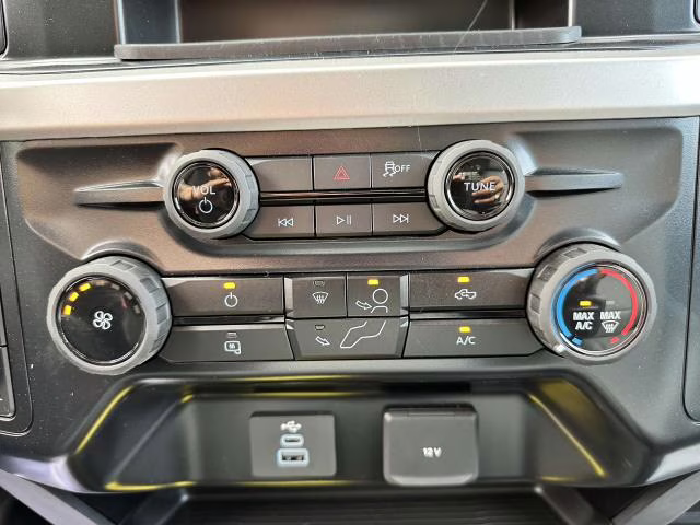 2025 Oxford White Ford Super Duty F-550 DRW XL 4WD SuperCab 168 WB 60 CA 4X4 Truck