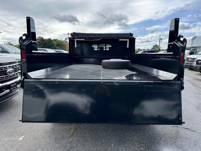 2025 Oxford White Ford Super Duty F-550 DRW XL 4WD SuperCab 168 WB 60 CA 4X4 Truck