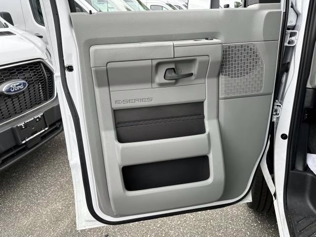 2026 Oxford White Ford E-Series Cutaway E-350 SRW 138 WB RWD Specialty Vehicle