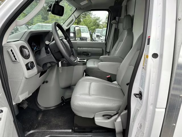 2026 Oxford White Ford E-Series Cutaway E-350 SRW 138 WB RWD Specialty Vehicle