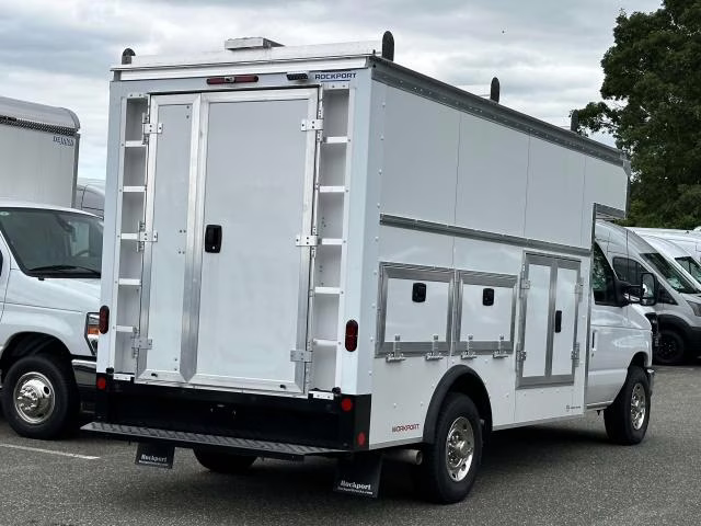 2026 Oxford White Ford E-Series Cutaway E-350 SRW 138 WB RWD Specialty Vehicle