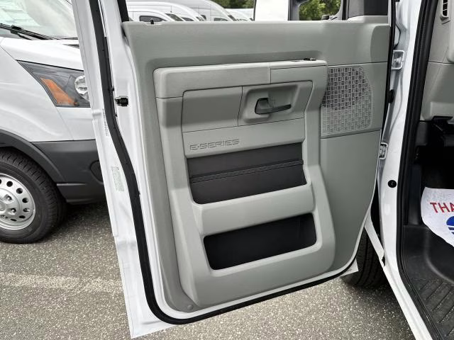 2026 Oxford White Ford E-Series Cutaway E-350 DRW 158 WB RWD Specialty Vehicle