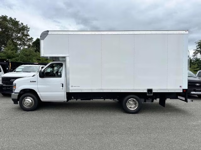 2026 Oxford White Ford E-Series Cutaway E-350 DRW 158 WB RWD Specialty Vehicle