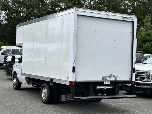 2026 Oxford White Ford E-Series Cutaway E-350 DRW 158 WB RWD Specialty Vehicle