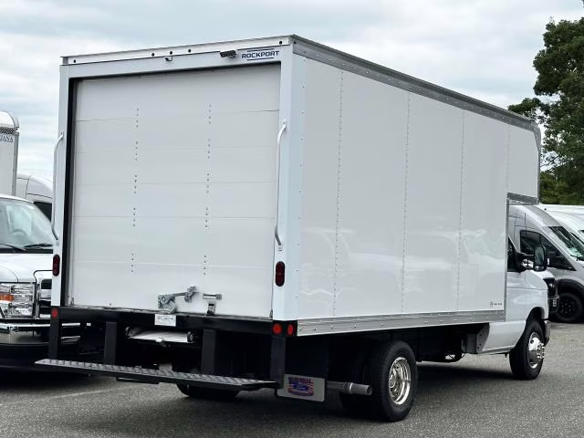 2026 Oxford White Ford E-Series Cutaway E-350 DRW 158 WB RWD Specialty Vehicle