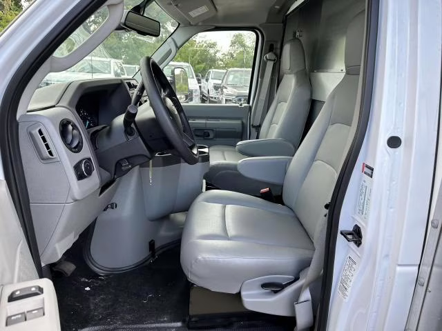 2025 Oxford White Ford E-Series Cutaway E-350 SRW 138 WB RWD Specialty Vehicle