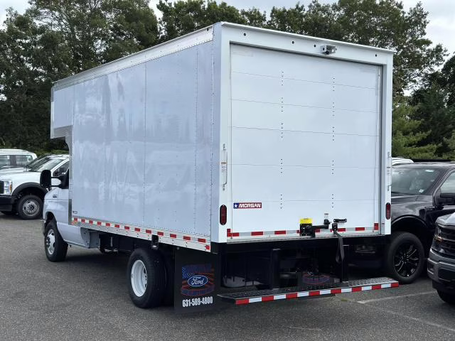 2025 Oxford White Ford E-Series Cutaway E-350 SRW 138 WB RWD Specialty Vehicle