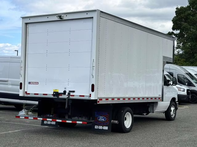 2025 Oxford White Ford E-Series Cutaway E-350 SRW 138 WB RWD Specialty Vehicle