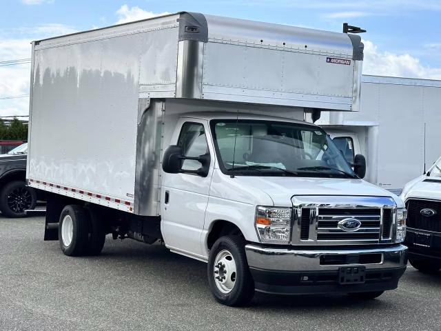 2025 Oxford White Ford E-Series Cutaway E-350 SRW 138 WB RWD Specialty Vehicle