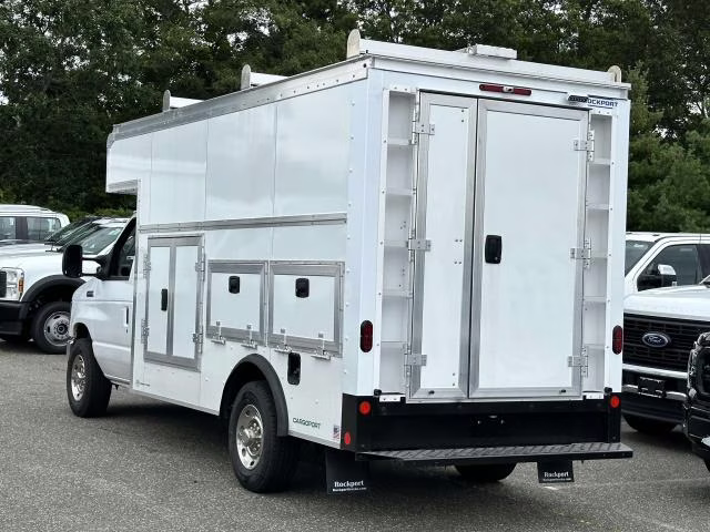 2026 Oxford White Ford E-Series Cutaway E-350 SRW 138 WB RWD Specialty Vehicle