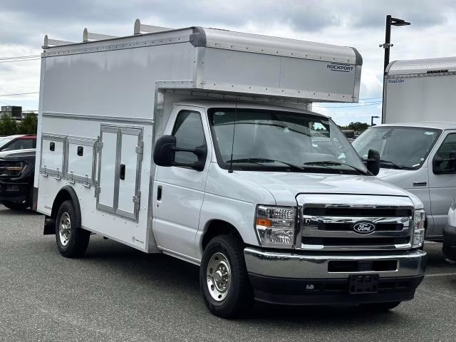2026 Oxford White Ford E-Series Cutaway E-350 SRW 138 WB RWD Specialty Vehicle