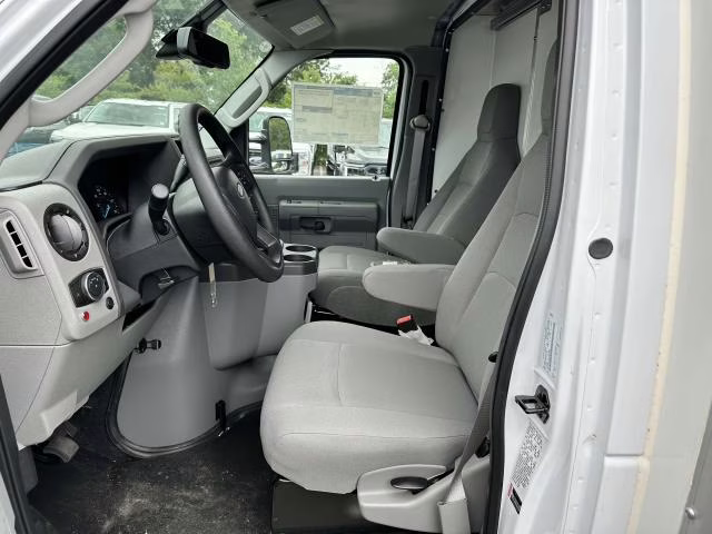 2026 Oxford White Ford E-Series Cutaway E-350 DRW 158 WB RWD Specialty Vehicle