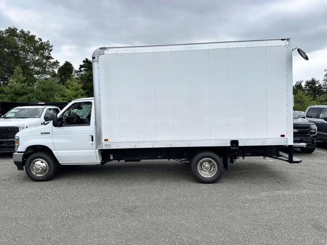 2026 Oxford White Ford E-Series Cutaway E-350 DRW 158 WB RWD Specialty Vehicle