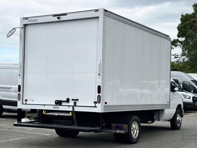 2026 Oxford White Ford E-Series Cutaway E-350 DRW 158 WB RWD Specialty Vehicle