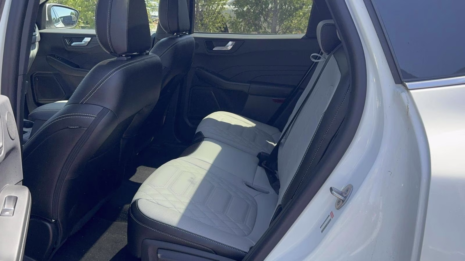 2023 Star White Metallic Tri-Coat Ford Escape PHEV FWD FWD SUV