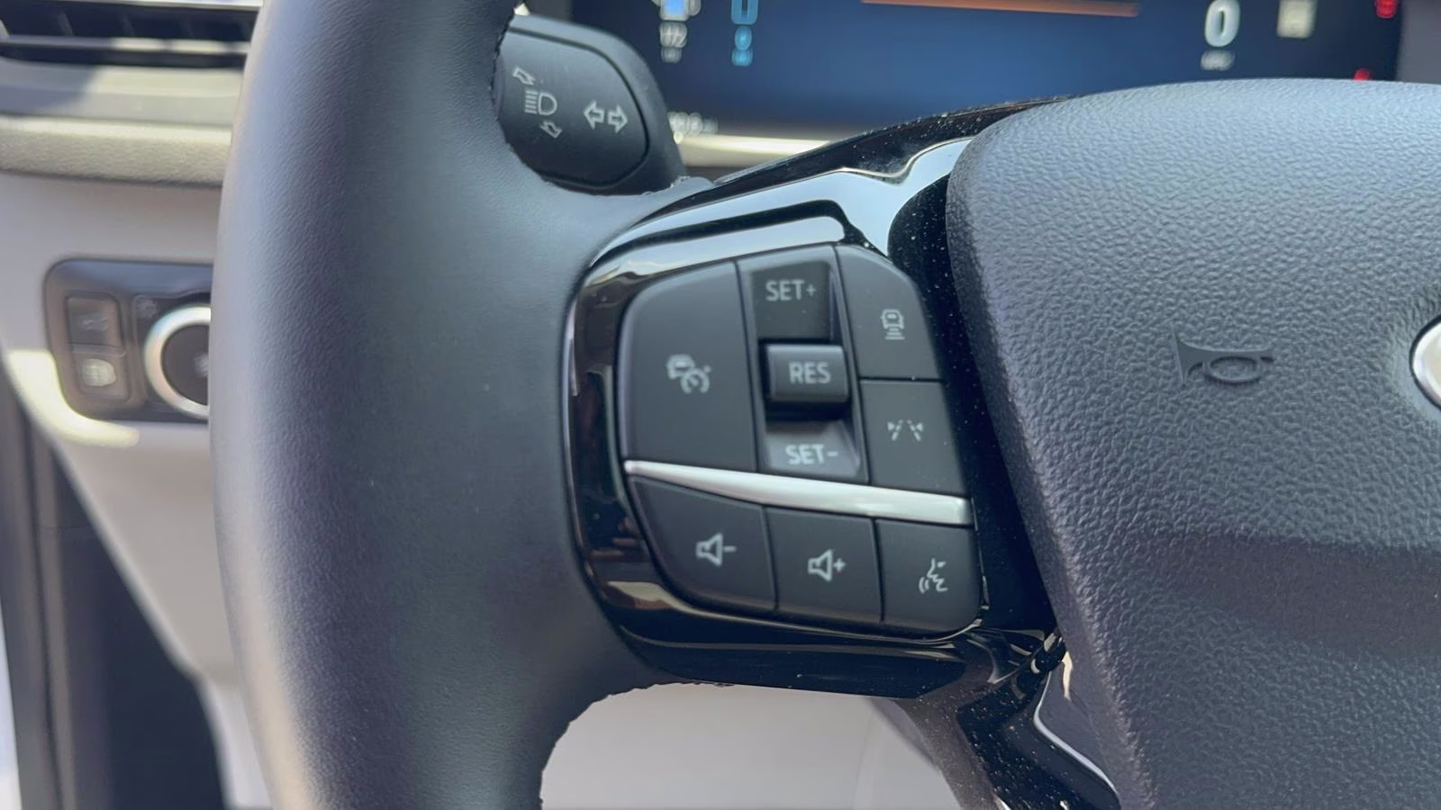 2023 Star White Metallic Tri-Coat Ford Escape PHEV FWD FWD SUV