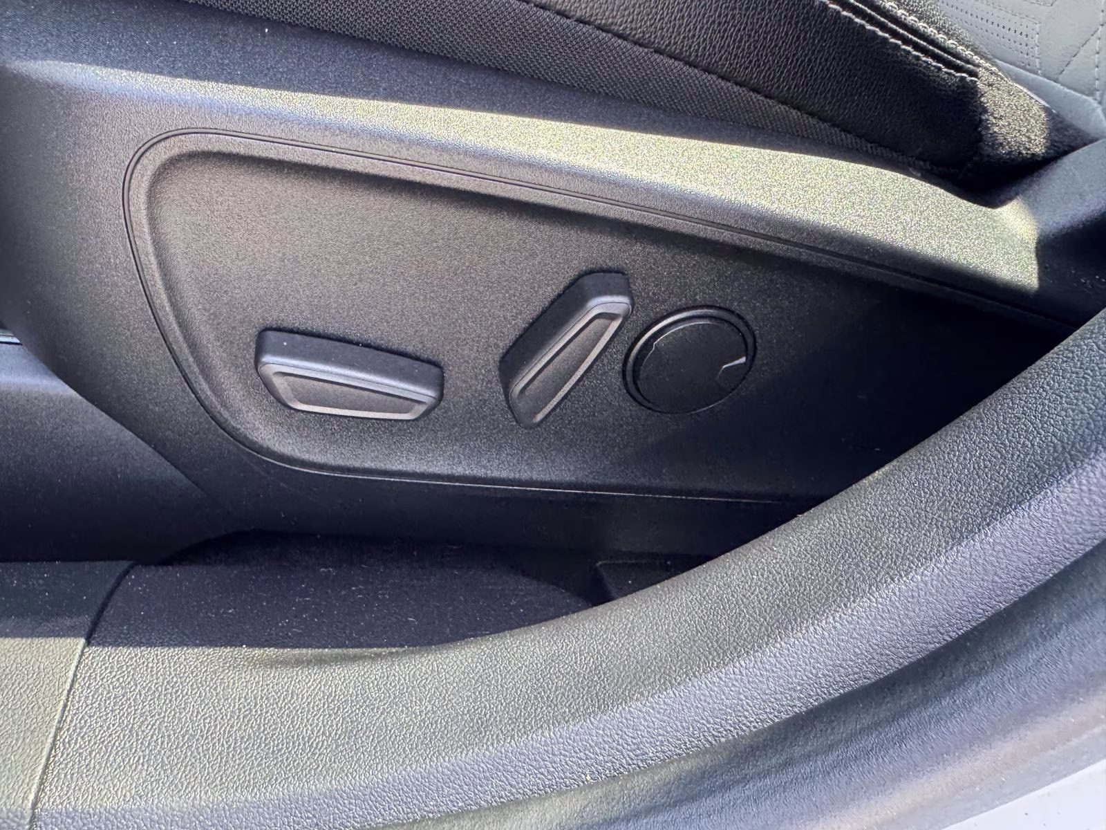2023 Star White Metallic Tri-Coat Ford Escape PHEV FWD FWD SUV
