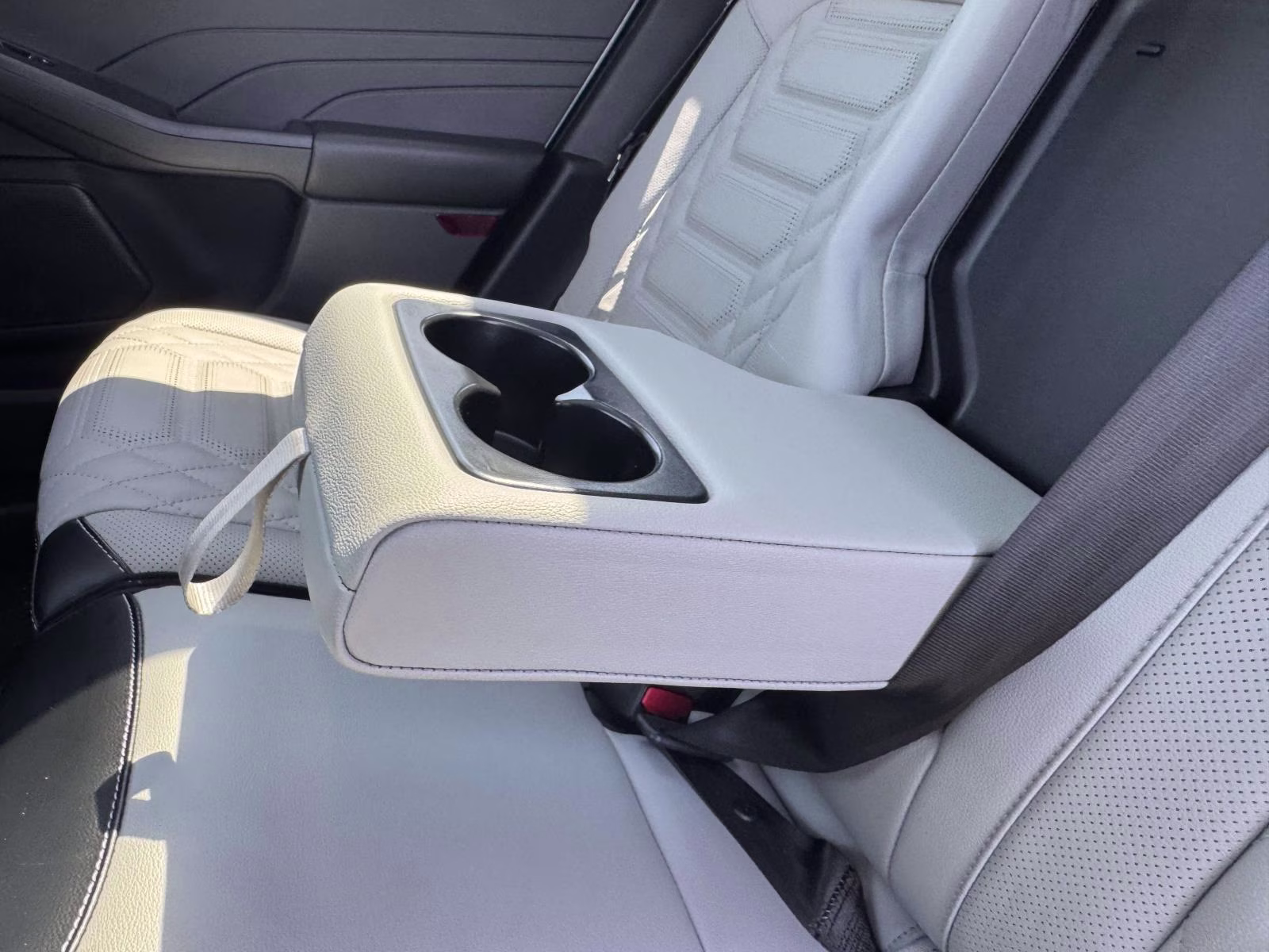 2023 Star White Metallic Tri-Coat Ford Escape PHEV FWD FWD SUV