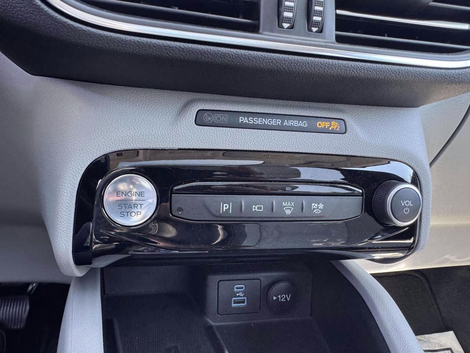 2023 Star White Metallic Tri-Coat Ford Escape PHEV FWD FWD SUV