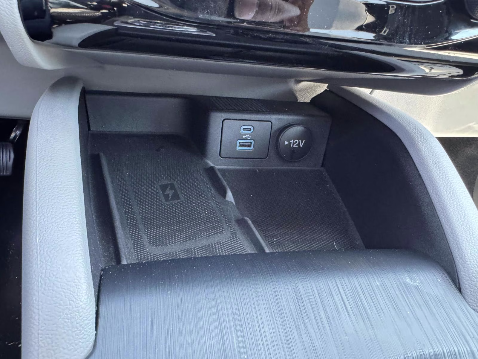 2023 Star White Metallic Tri-Coat Ford Escape PHEV FWD FWD SUV