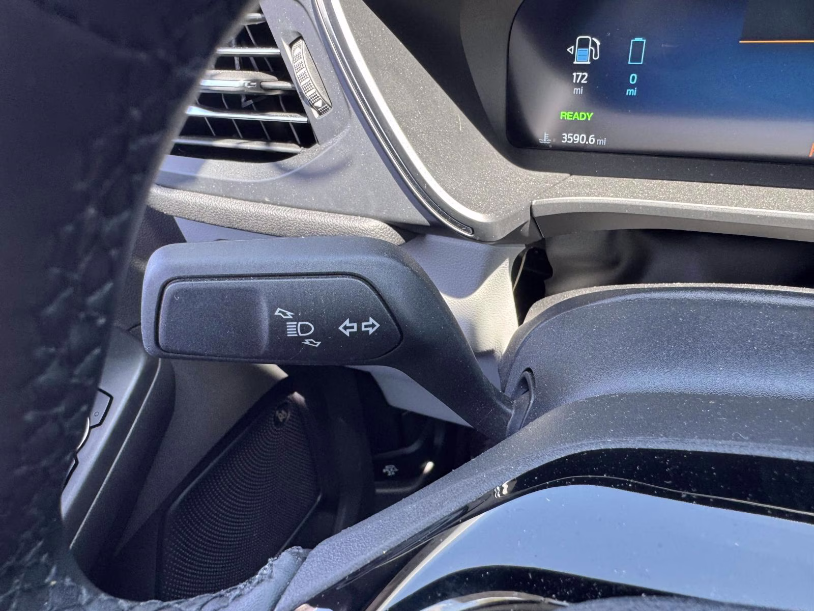 2023 Star White Metallic Tri-Coat Ford Escape PHEV FWD FWD SUV