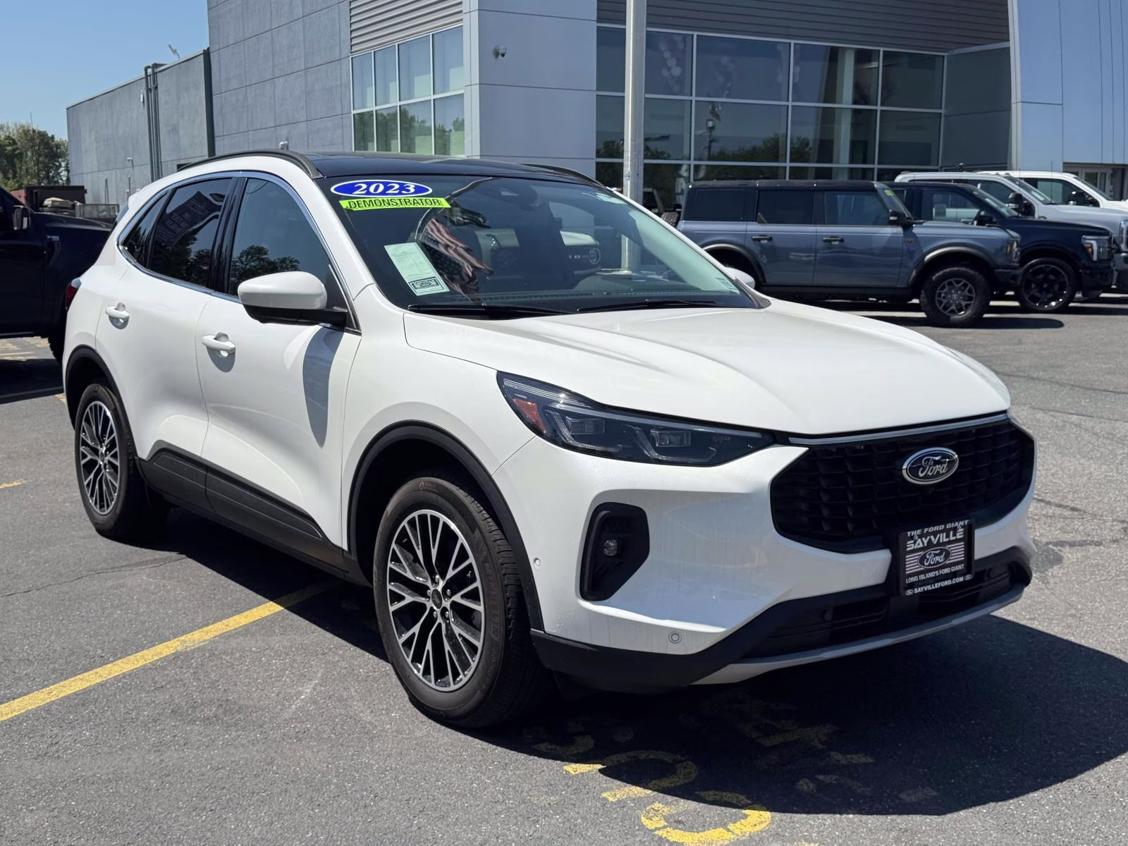 2023 Star White Metallic Tri-Coat Ford Escape PHEV FWD FWD SUV