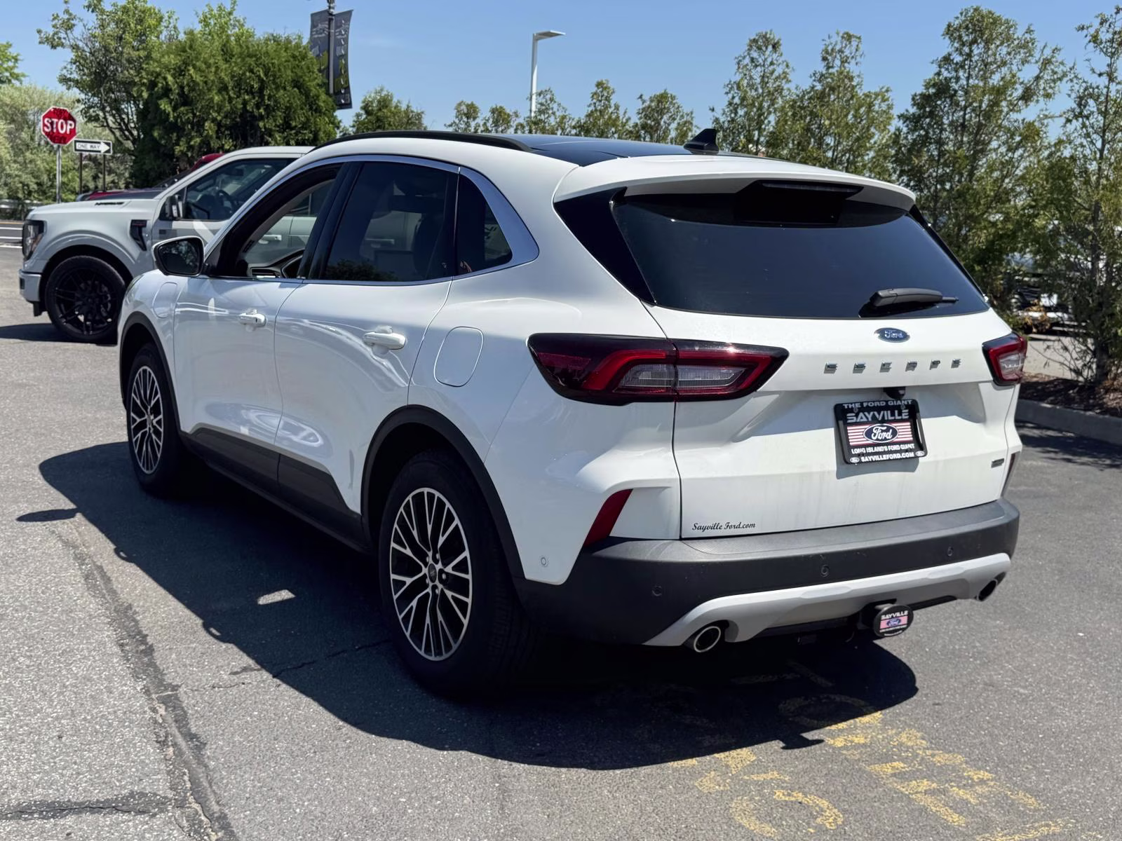 2023 Star White Metallic Tri-Coat Ford Escape PHEV FWD FWD SUV