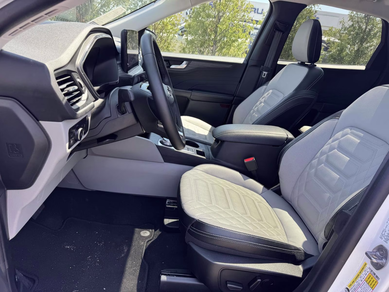 2023 Star White Metallic Tri-Coat Ford Escape PHEV FWD FWD SUV