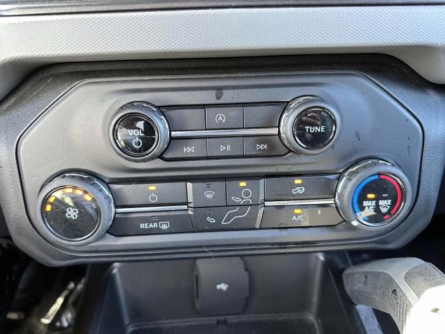 2023 Hot Pepper Red Metallic Tinted Clearcoat Ford Bronco Big Bend 4 Door 4x4 4X4 SUV