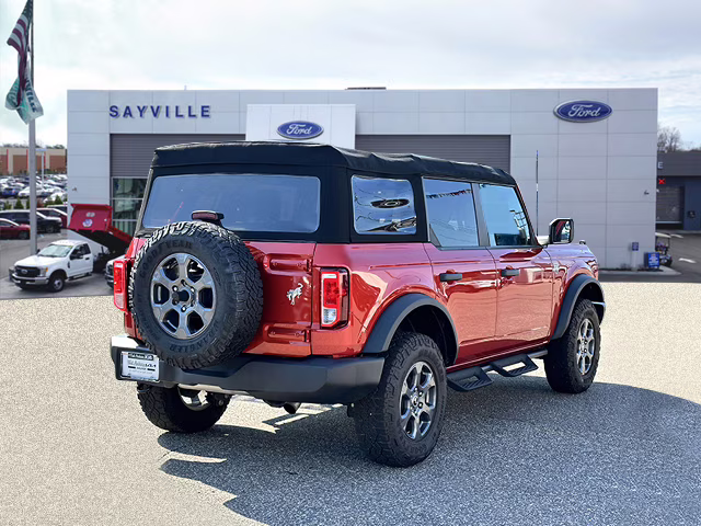 2023 Hot Pepper Red Metallic Tinted Clearcoat Ford Bronco Big Bend 4 Door 4x4 4X4 SUV